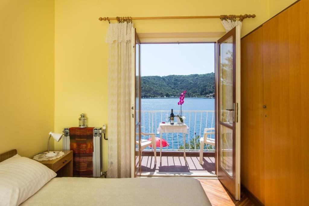 Villa Malfi Затон Стая снимка