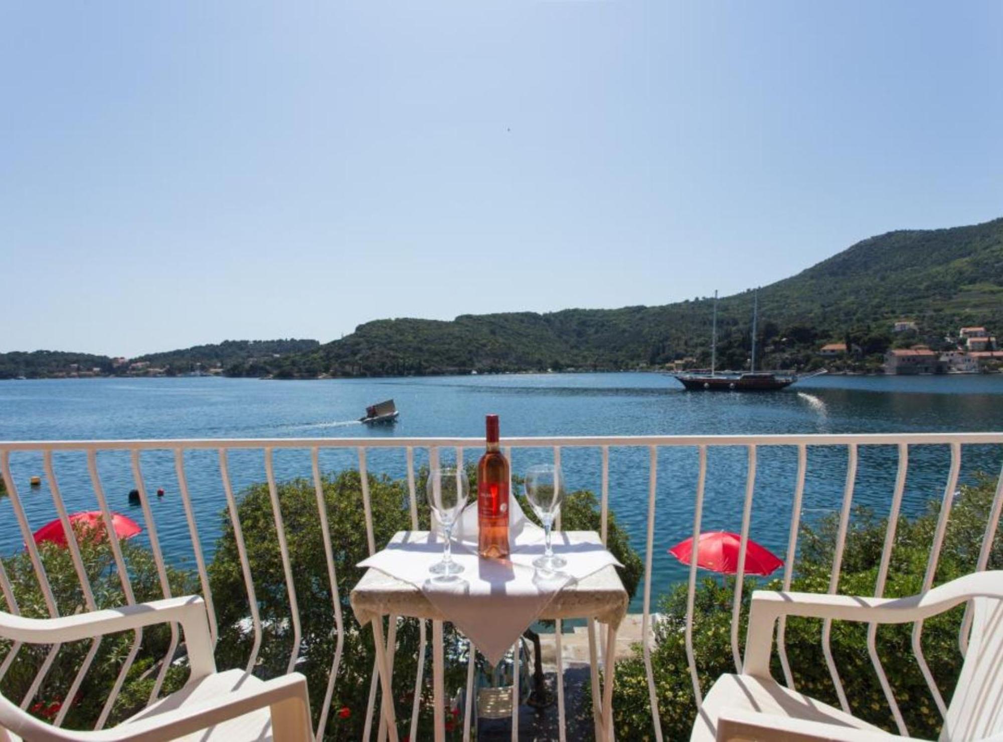 Villa Malfi Затон Екстериор снимка