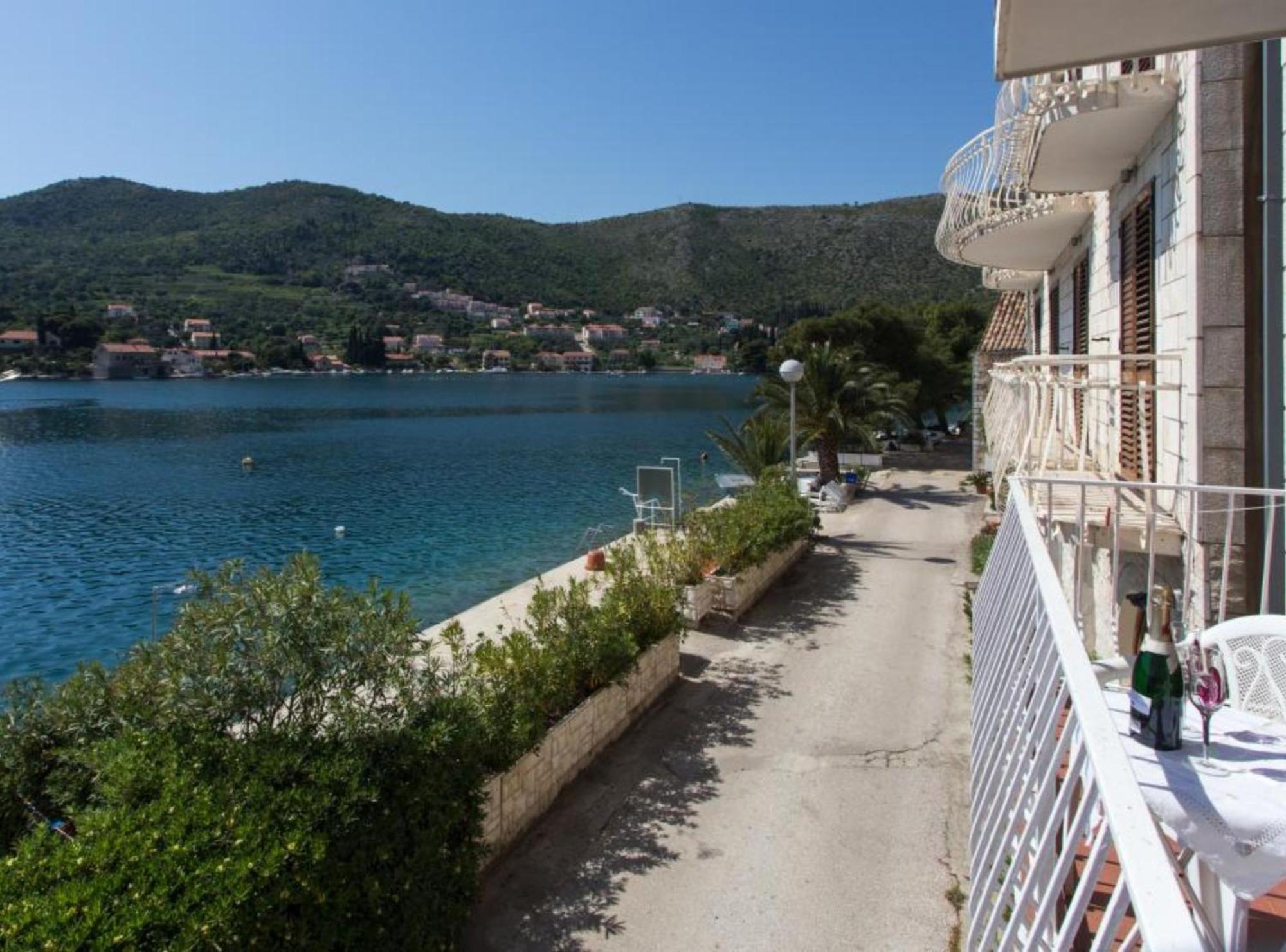 Villa Malfi Затон Екстериор снимка