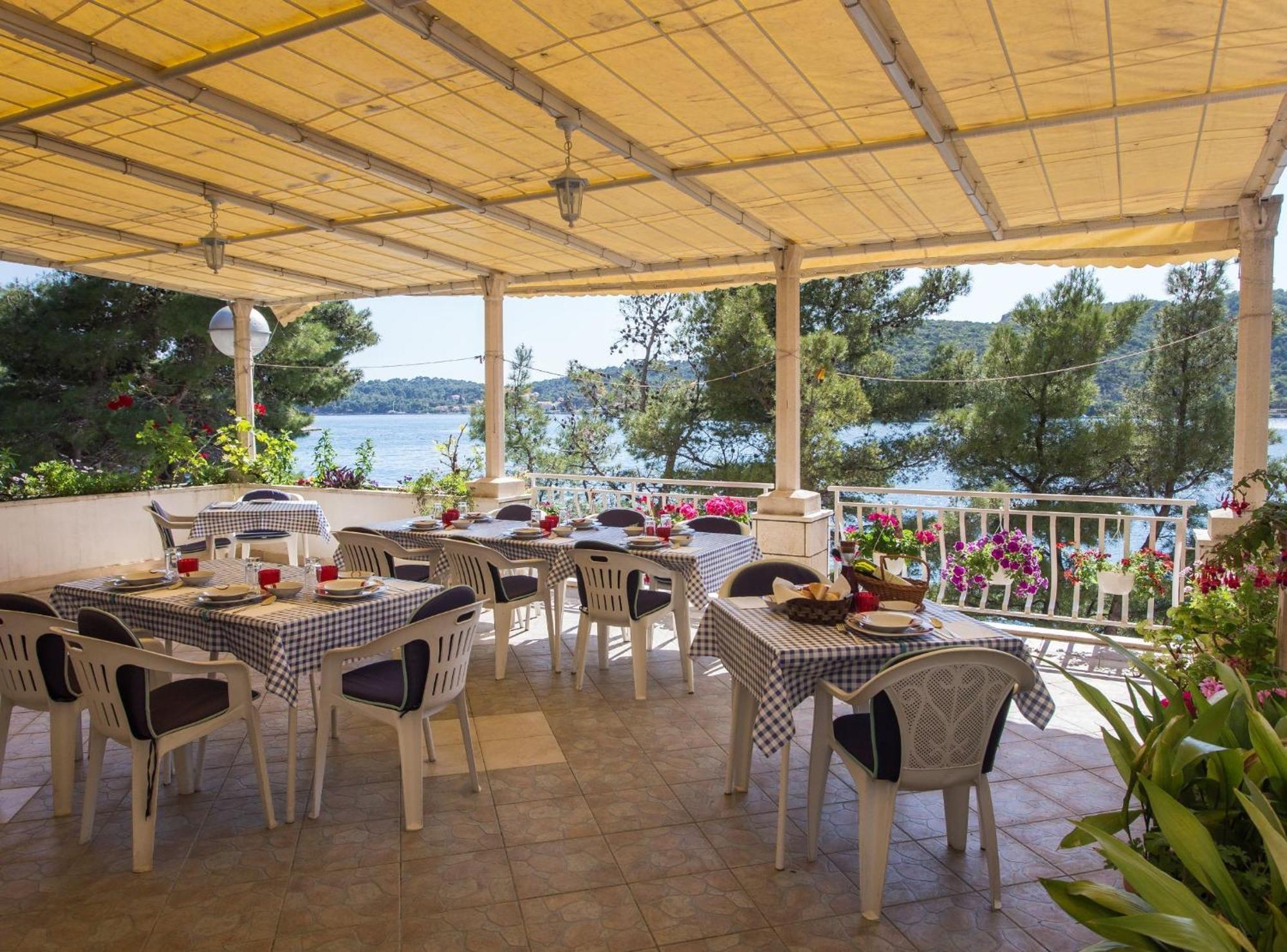 Villa Malfi Затон Екстериор снимка