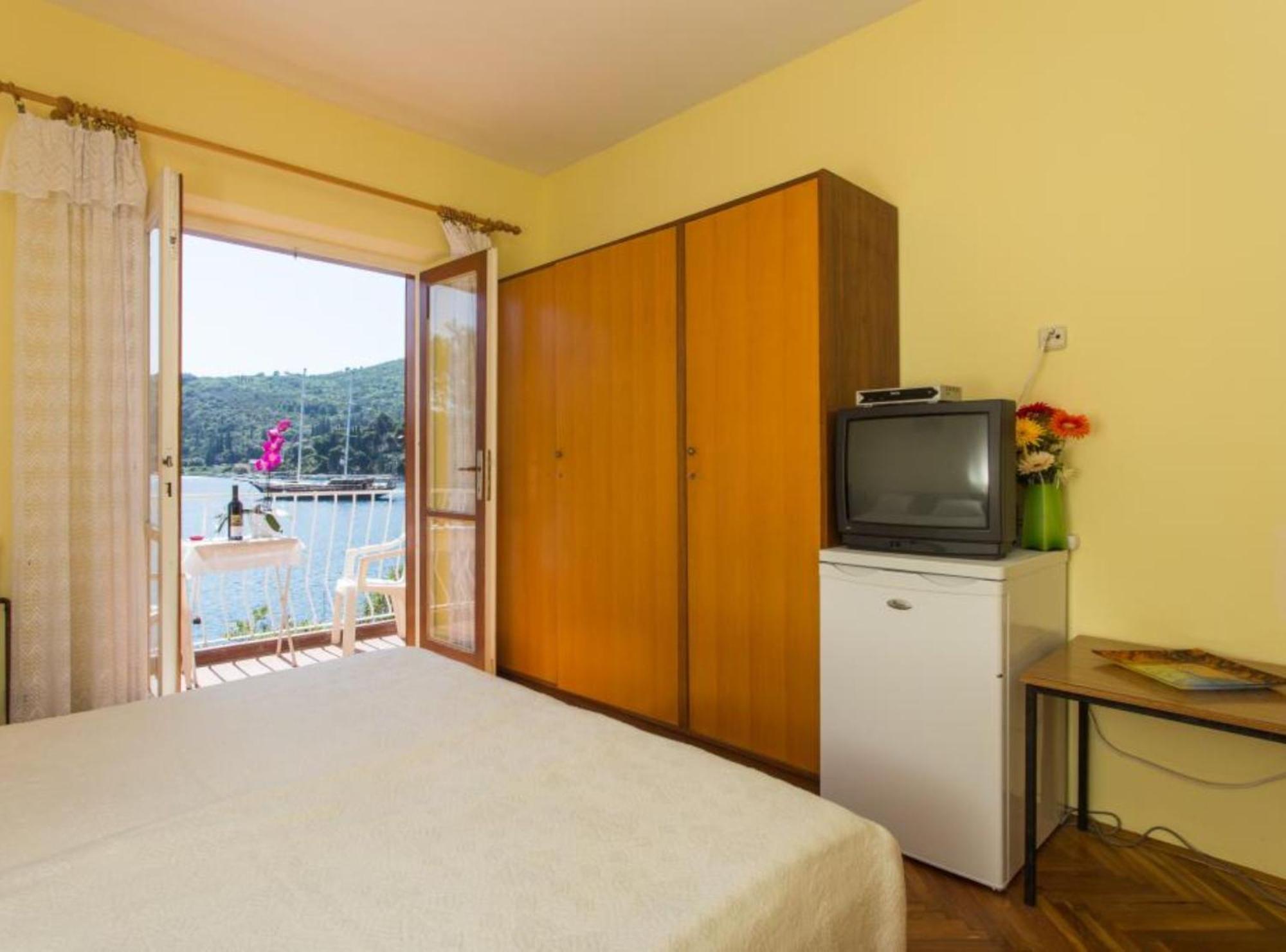 Villa Malfi Затон Екстериор снимка
