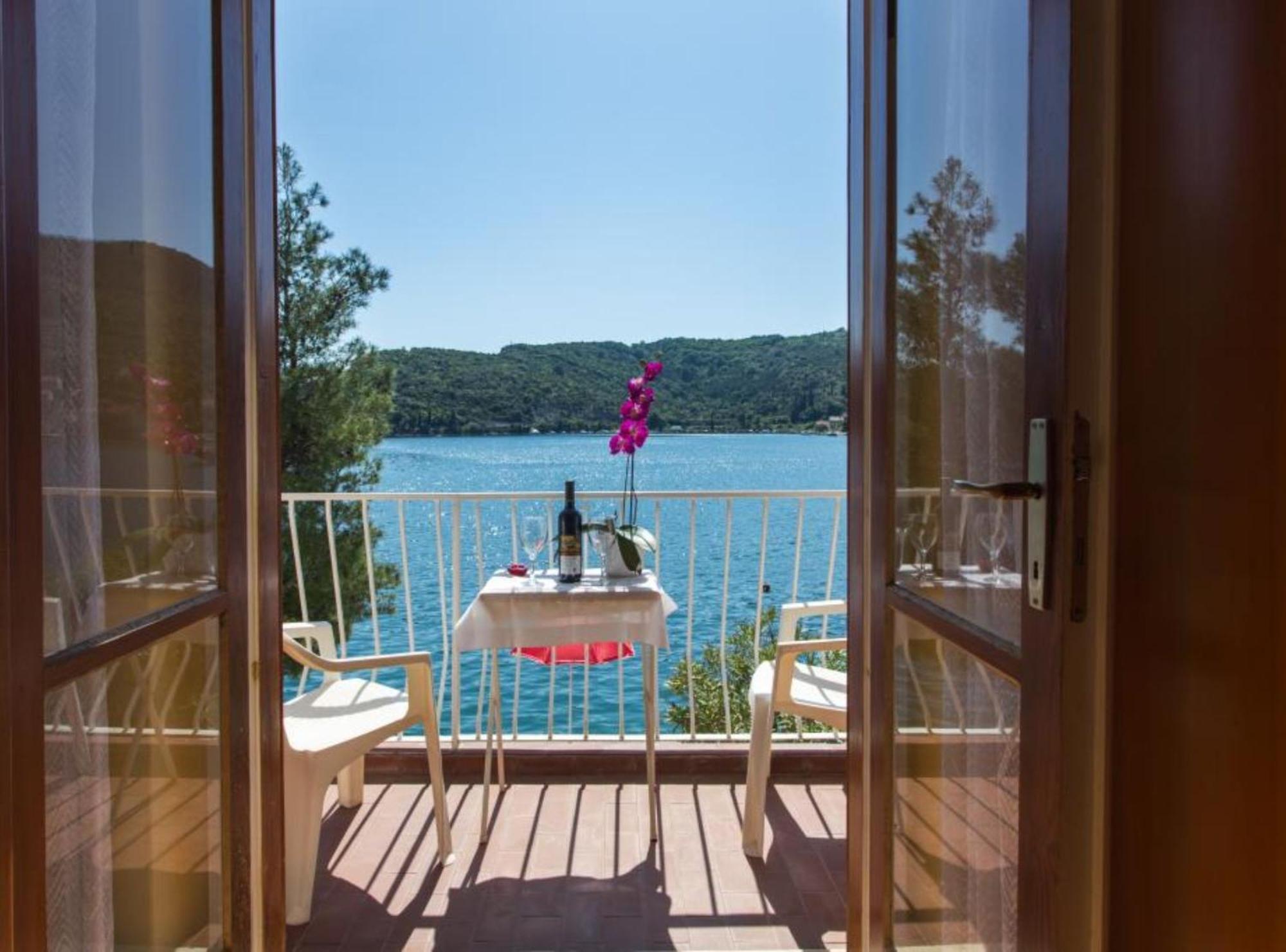 Villa Malfi Затон Екстериор снимка
