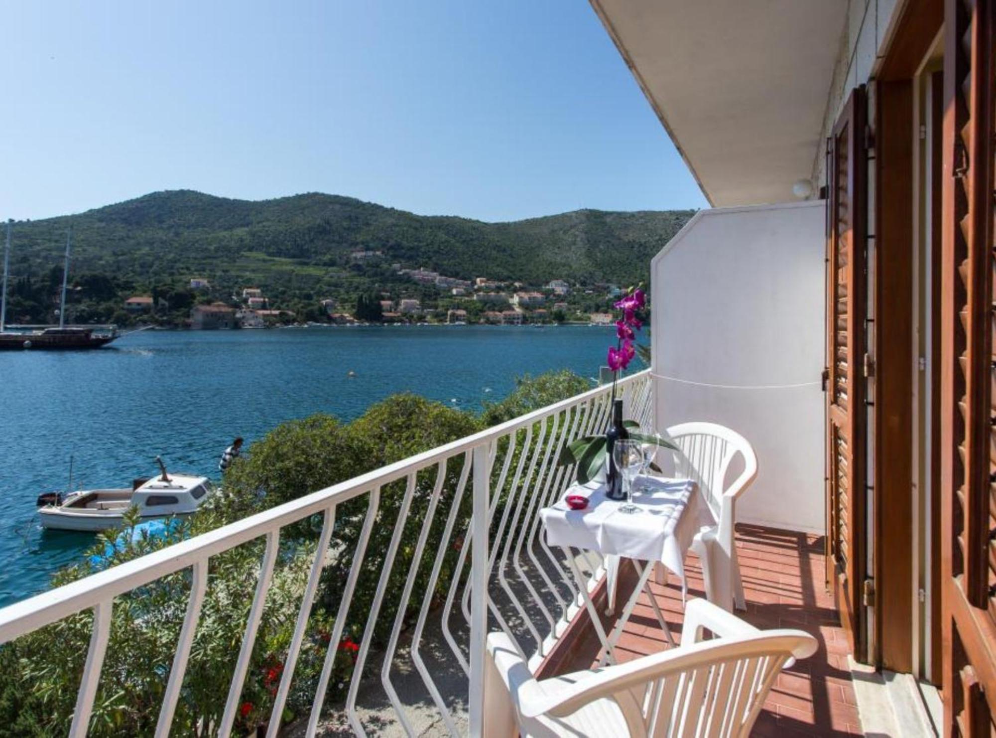 Villa Malfi Затон Екстериор снимка